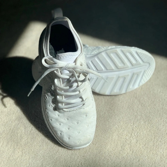 GREAT condition- White sneaker  38 - Picture 1 of 16